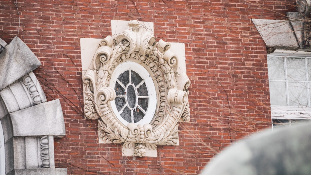 Round decorative window on campus